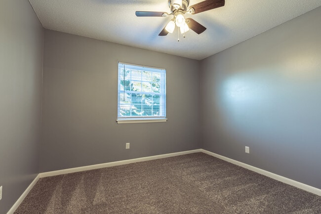 Foto del edificio - Indian Hills Apartment Homes