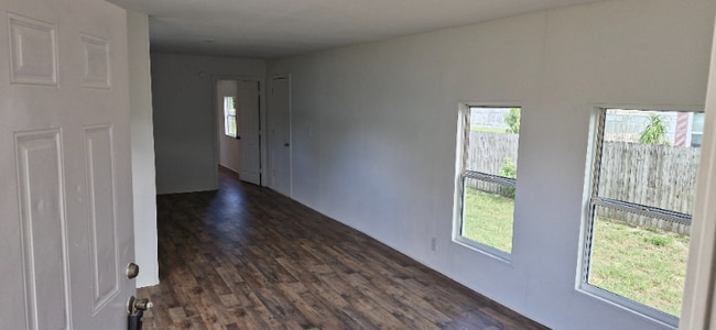 Foto del edificio - 4034 Joy Rd
