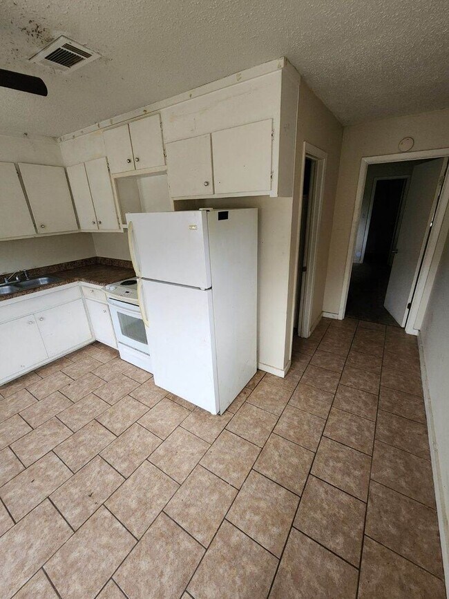 Building Photo - 331 CR 805