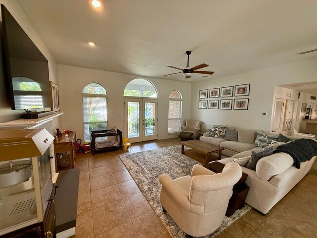Foto del edificio - Stunning Bluewater Bay Home in Parkwood Estates!