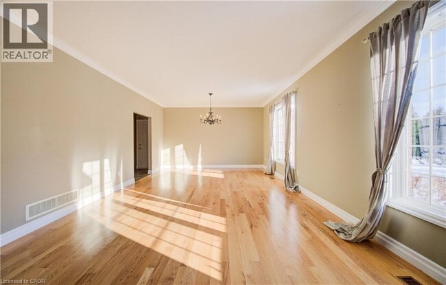 Building Photo - 4075 Victoria Rd S