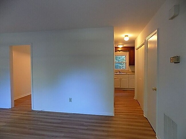 Foto del edificio - 532C Neck-O-Land Rd