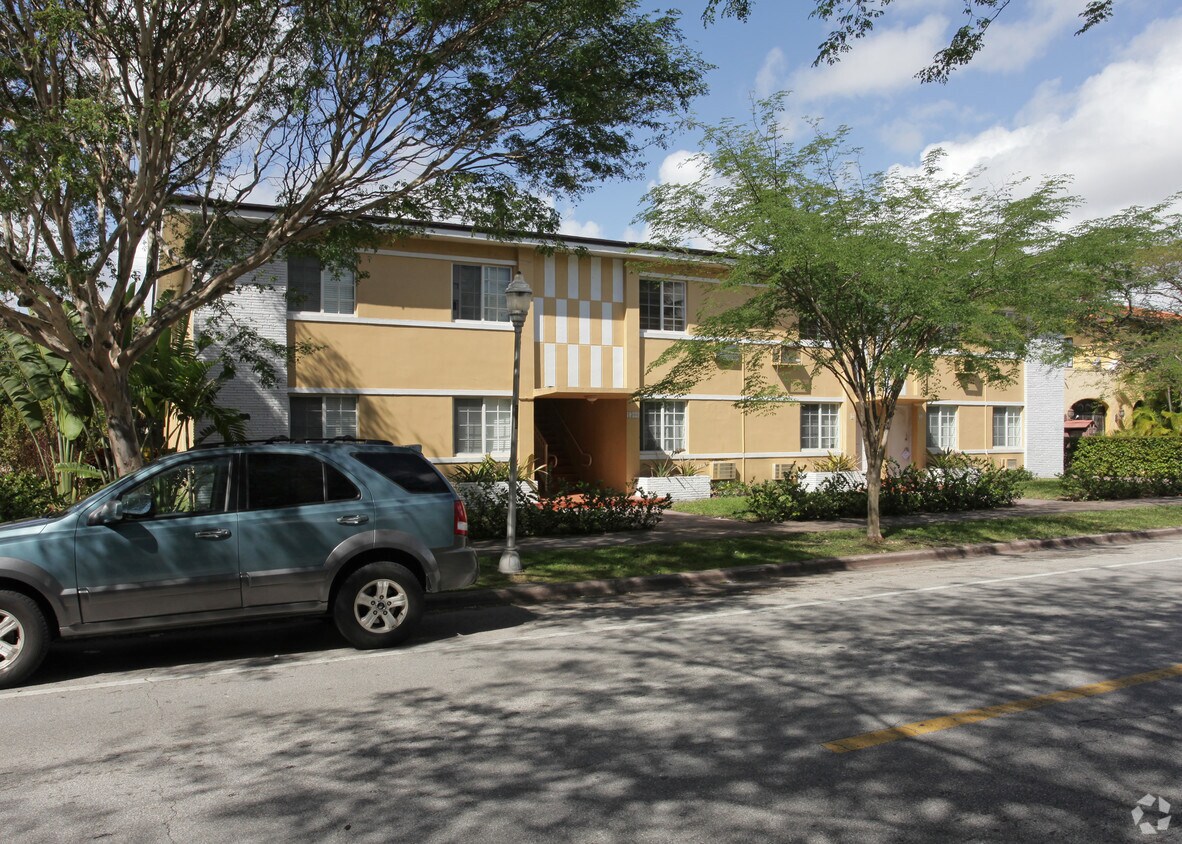 Primary Photo - 1300 Salzedo St