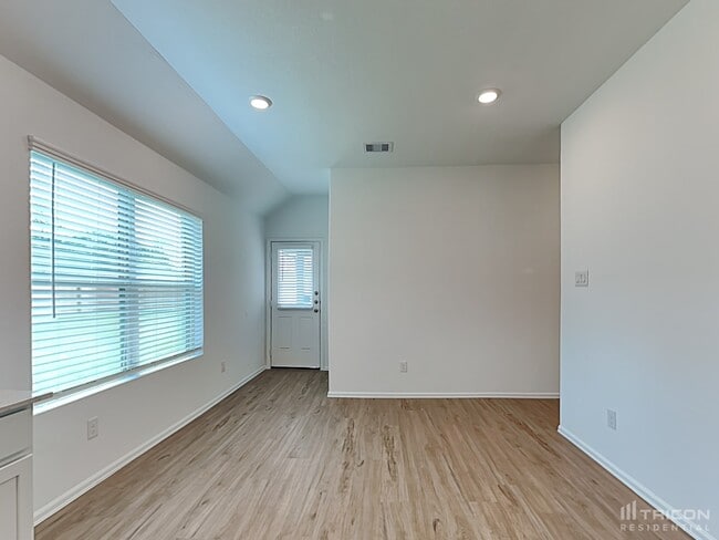 Building Photo - 1911 Ballesteros St