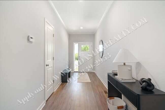 Foto del edificio - Brand New!! Townhome 3 Bed 2.5 Bath in Olathe-Available NOW!!