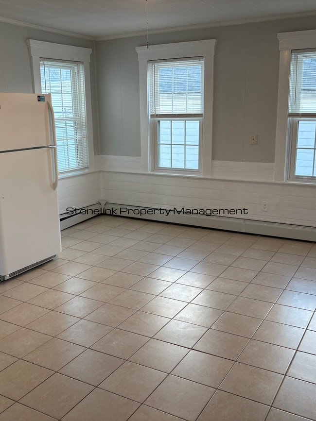 Building Photo - 37 Congregational St