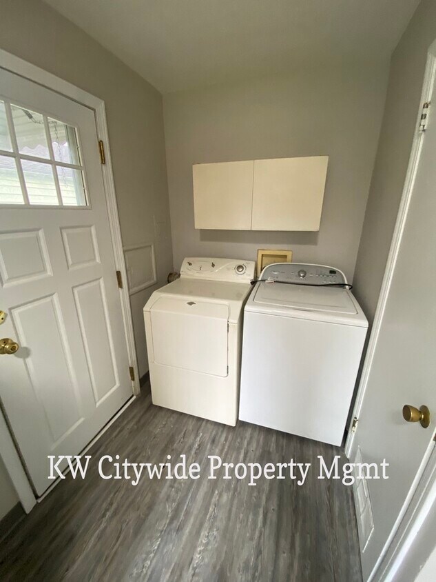 Building Photo - Side by side 2 bedroom ranch duplex