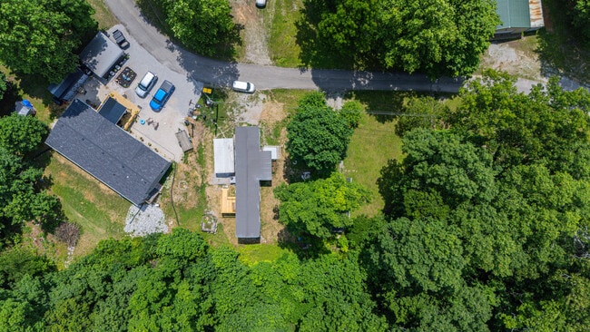 Foto del edificio - 220 Lakeshore Dr