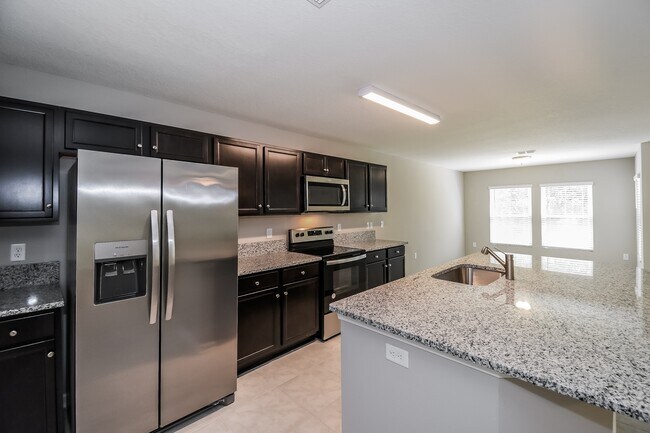 Building Photo - 7355 New Mdws Ct