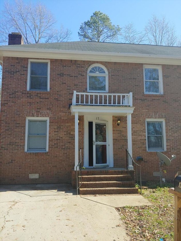 Primary Photo - 17 Crescent Ln
