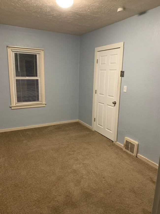 Building Photo - Tired of apartment living?  This 1 Bedroom...