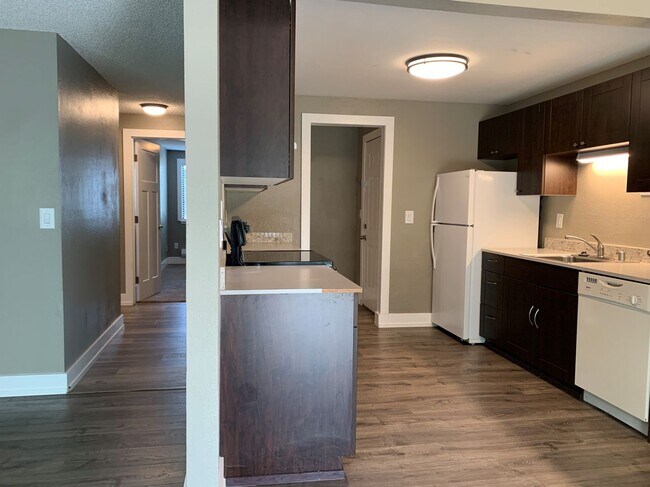 Foto del edificio - Lovely modern 2 bedroom upstairs unit