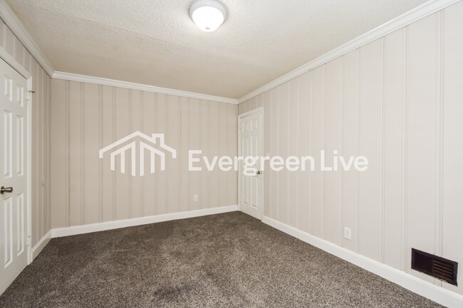 Building Photo - 568 Rainbow Cir