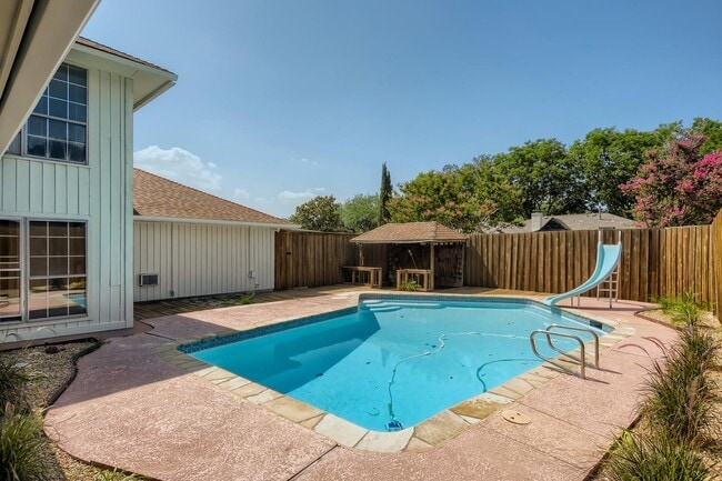 Building Photo - Sensational Prestonwood home with outdoor pool & cabana