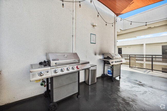 Barbeque Area - Plaza Lafayette