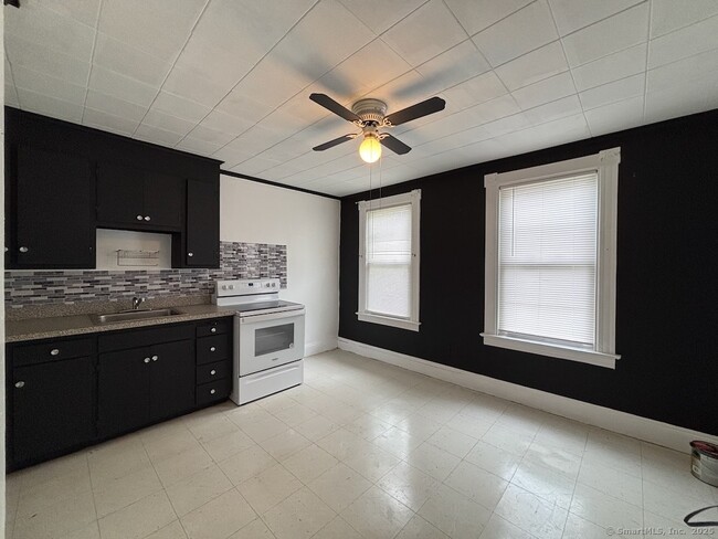 Building Photo - 63 Oakwood Ave