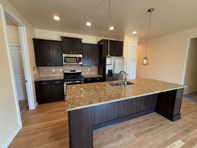 Foto del edificio - "Charming 3-Bed Brighton Home with Granite Touches & Cozy Fireplace!"
