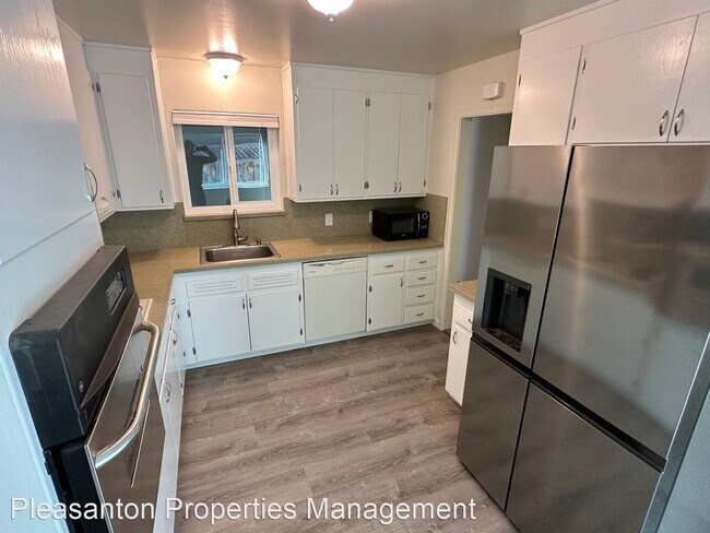 Building Photo - 4 br, 2 bath House - 4497 Borina Dr.