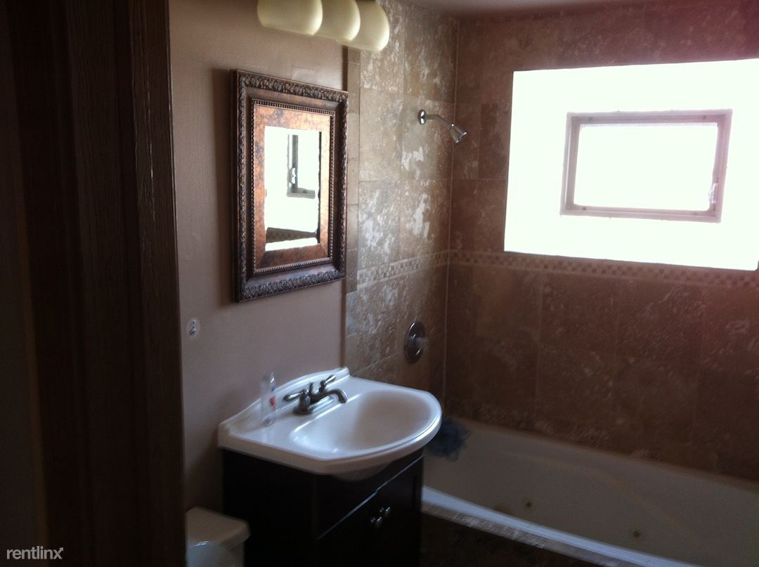 Building Photo - 326 Grove St