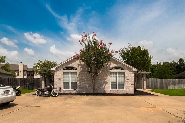 Building Photo - 1423 Western Oaks Ct