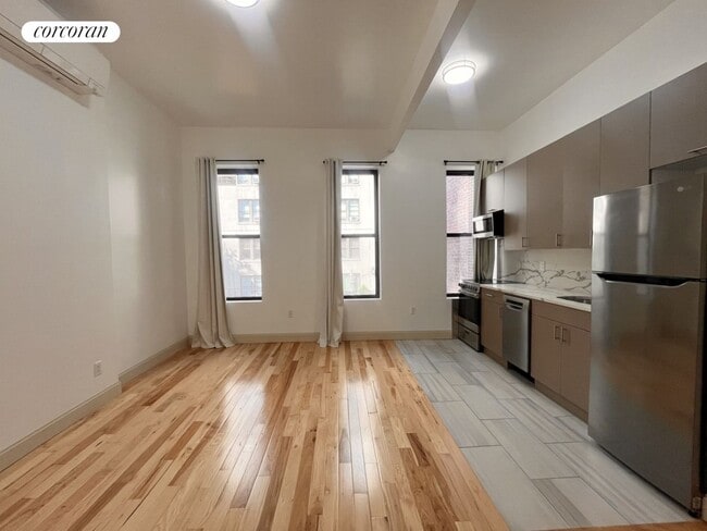 Building Photo - 47 W 71st St