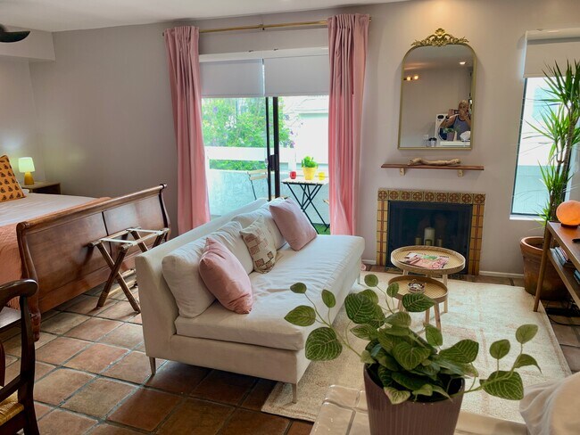 Área de la sala de estar - 2404 Pacific Ave