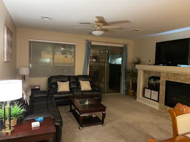 Foto del edificio - 2227 E Stone Stable Dr
