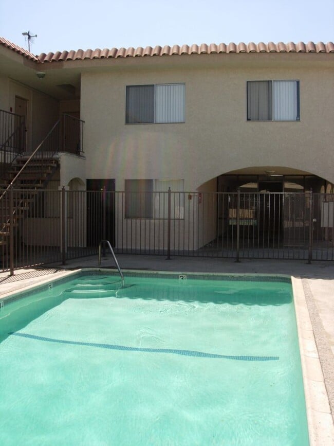 Interior Photo - El Romano Apartments