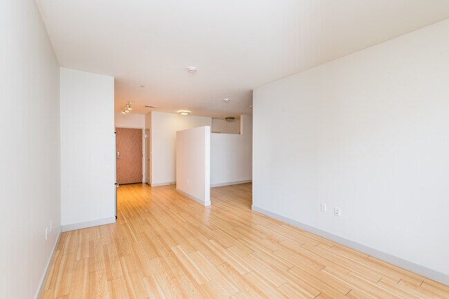 Building Photo - 320 D St