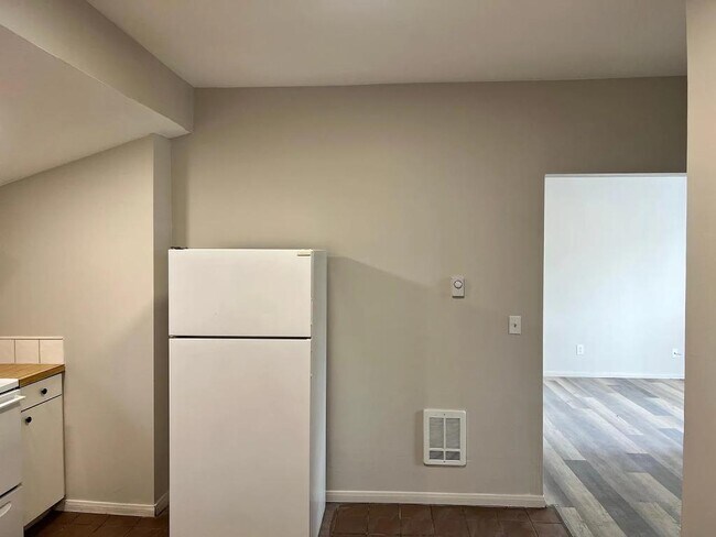 Foto del edificio - 227 E Ermina Ave, unit 1