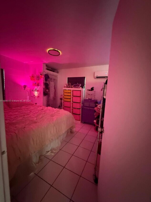 Foto del edificio - 5028 NW 3rd Ave