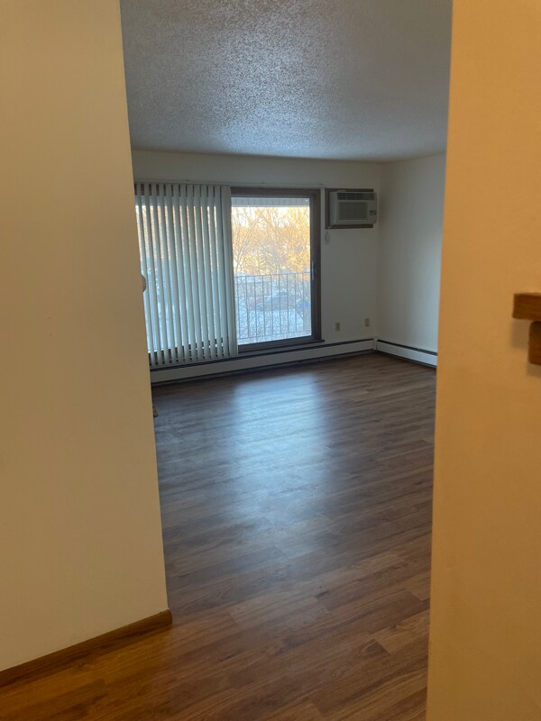 Foto del edificio - 8935 Old Cedar Ave S