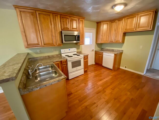 Foto del edificio - 3208 Harvey St NW