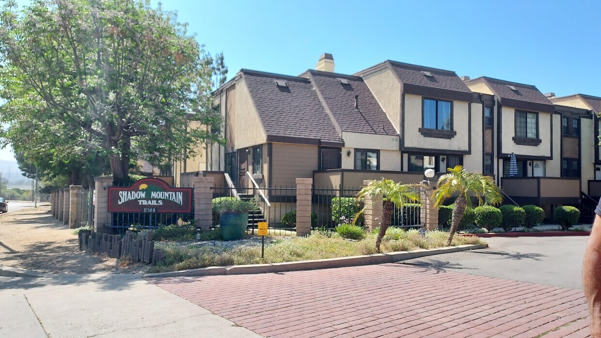 Primary Photo - 11300 Foothill Blvd