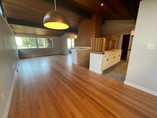 Building Photo - Recently remodeled 3 BR/1 3/4 BA house ava...
