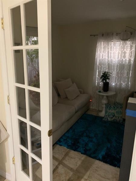 Foto del edificio - 728 NE 13th Ct