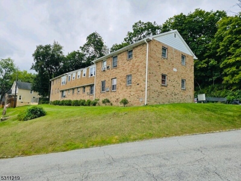 Building Photo - 48 Mill St