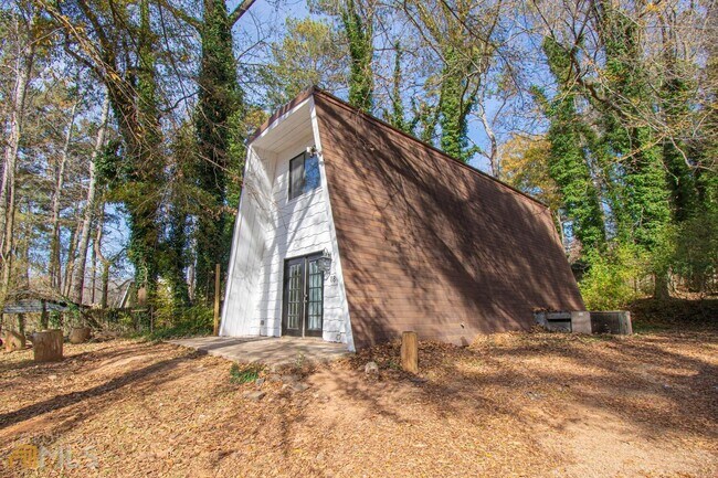 Building Photo - 180 Nowhere Rd
