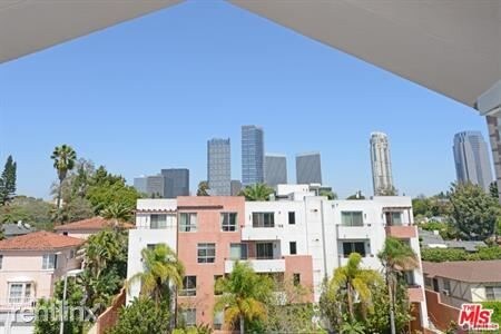 Building Photo - 2015 S Beverly Glen Blvd
