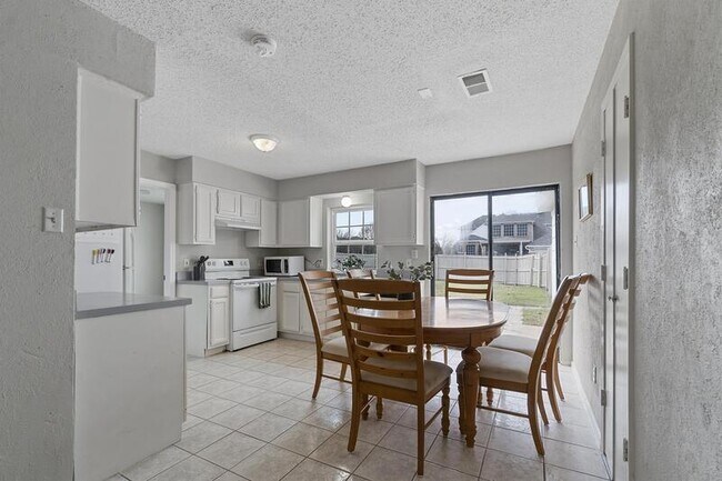 Foto del edificio - 419 Ripplewood Dr