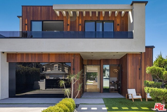 Building Photo - 14822 Hesby St