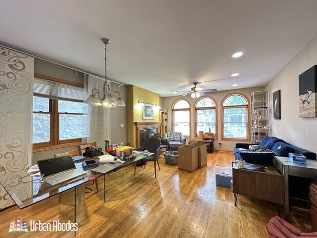 Foto del edificio - 934 W Leland Ave