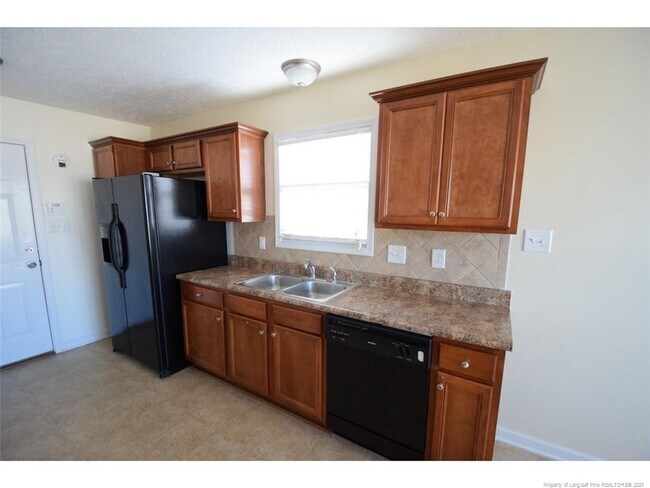 Foto del edificio - 904 Fairfield Cir