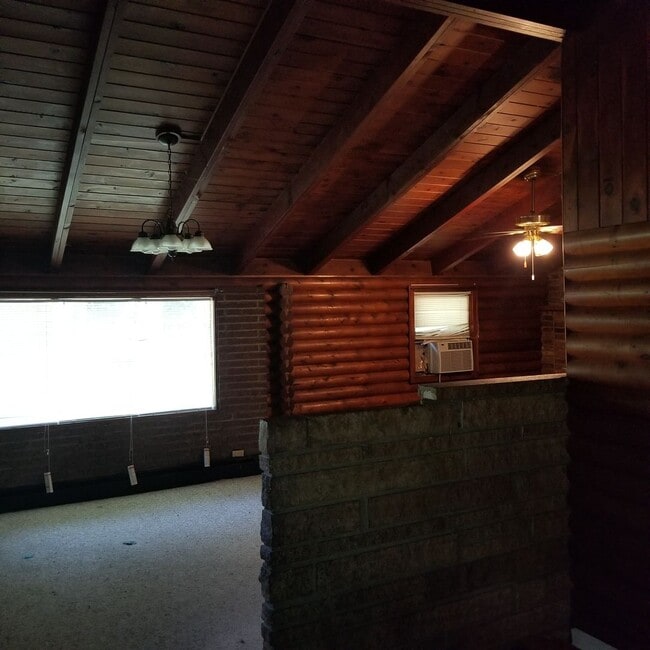 Building Photo - 2 Bedroom 1 bath "Cabin-esque" house in Coralville.