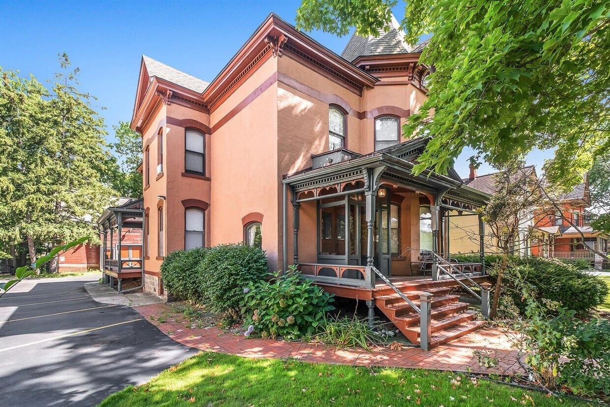 232 Woodward Ave Unit Apt 2, Kalamazoo, MI 49007 Room for Rent in