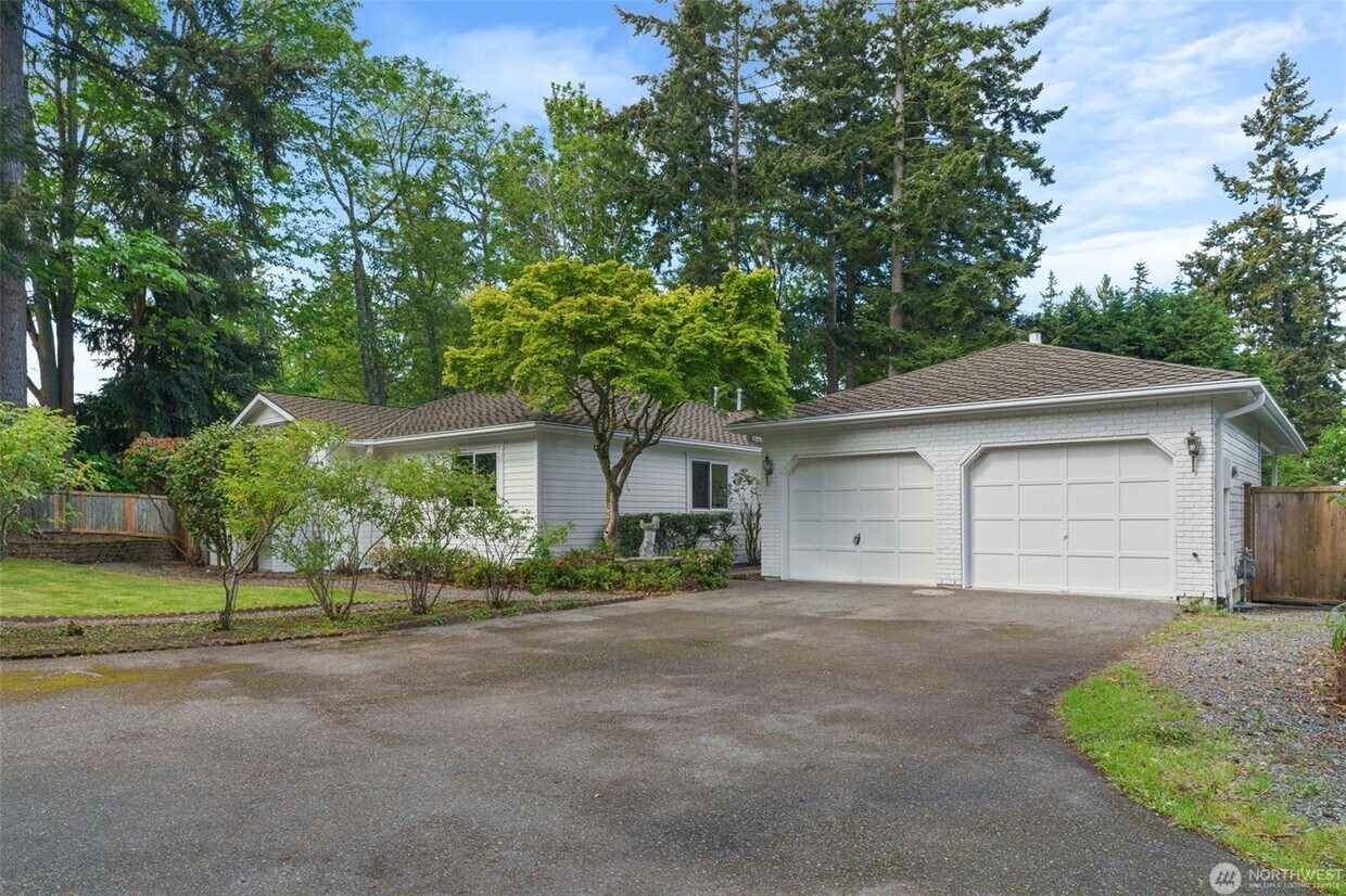 Primary Photo - 8520 188th St SW