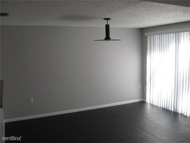Foto del edificio - 610 N University Dr