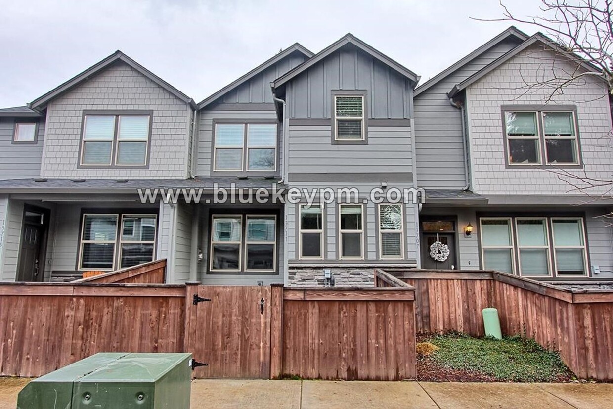 Primary Photo - 3 Bed,2.5 Bath Townhome at the Landing At ...