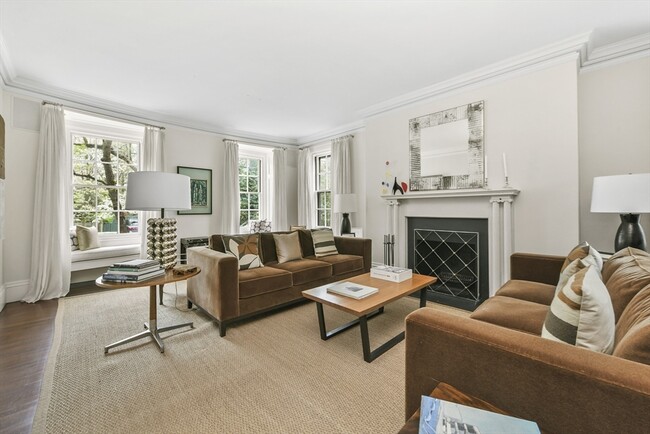 Building Photo - 17 Farrar St