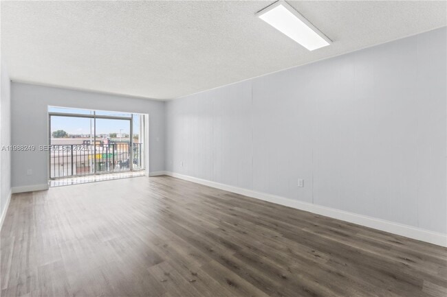 Foto del edificio - 1855 W 60th St